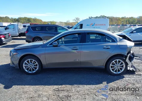 2019 Mercedes-Benz A 220 4Matic z USA, uszkodzony, nr VIN WDD3G4FB9KW022660